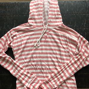 AERO thin sweatshirt.